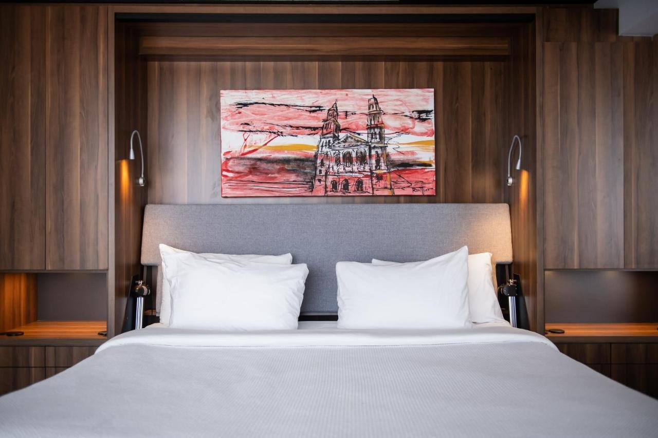 Hotel Chicoutimi, Affilie A Hyvi Buitenkant foto