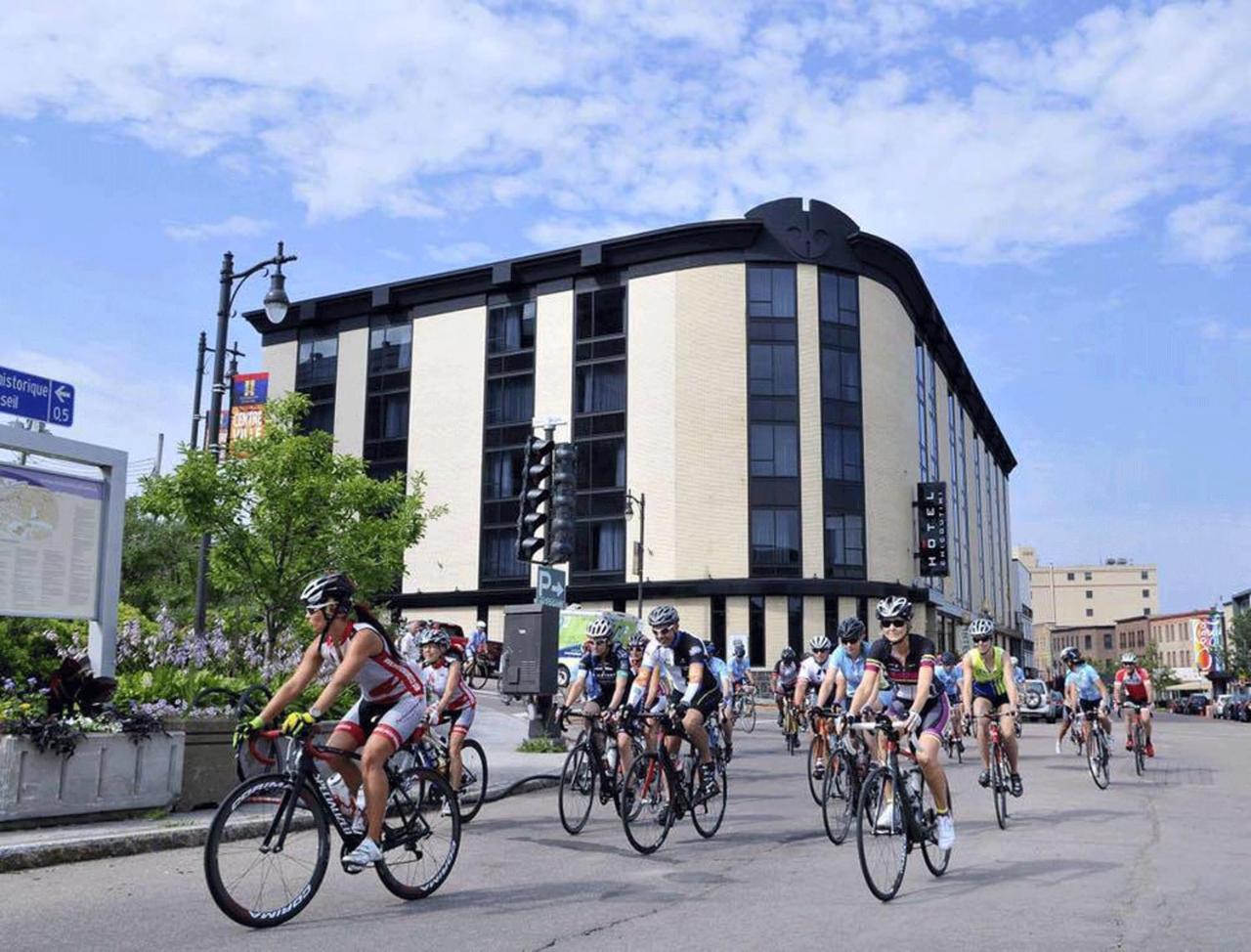 Hotel Chicoutimi, Affilie A Hyvi Buitenkant foto